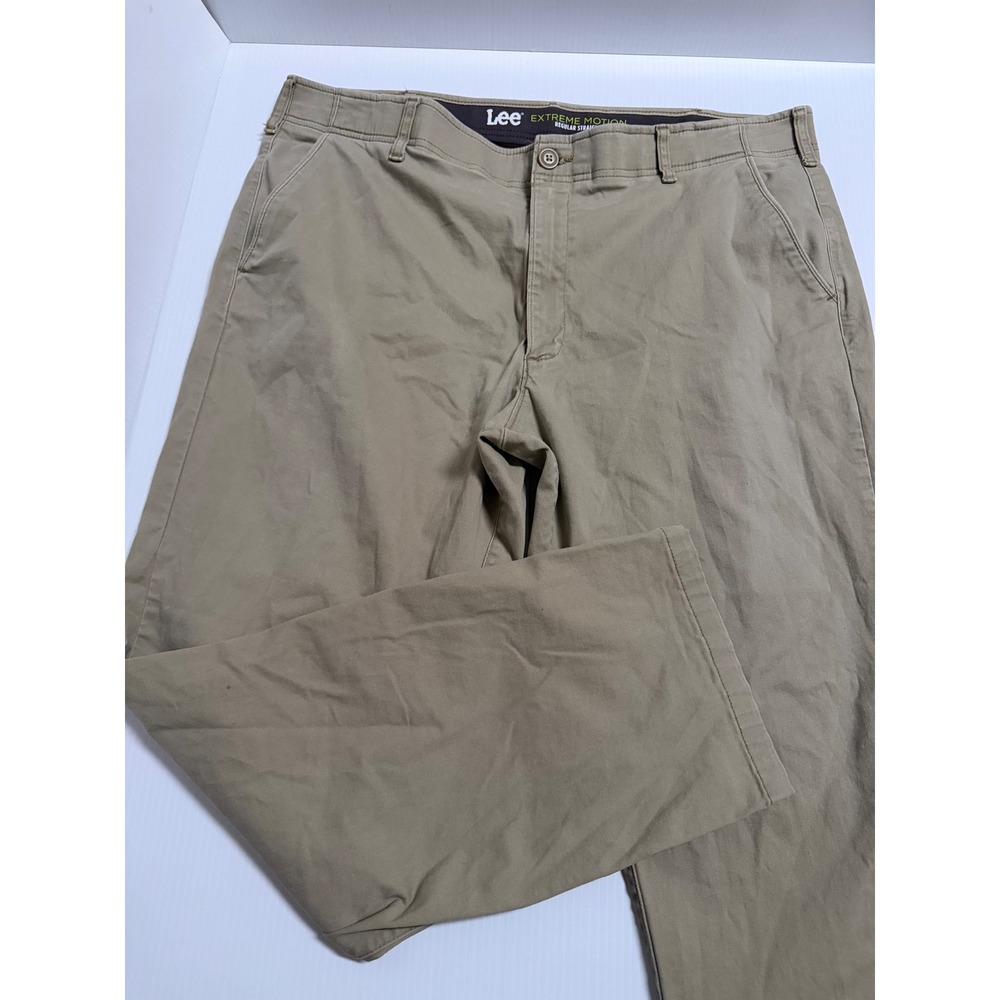 Lee Extreme Motion Regular Straight Khaki Chino Pants Mens 42x32 Tan 104273560